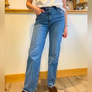 Abercrombie High Rise 90’s Relaxed Jean.